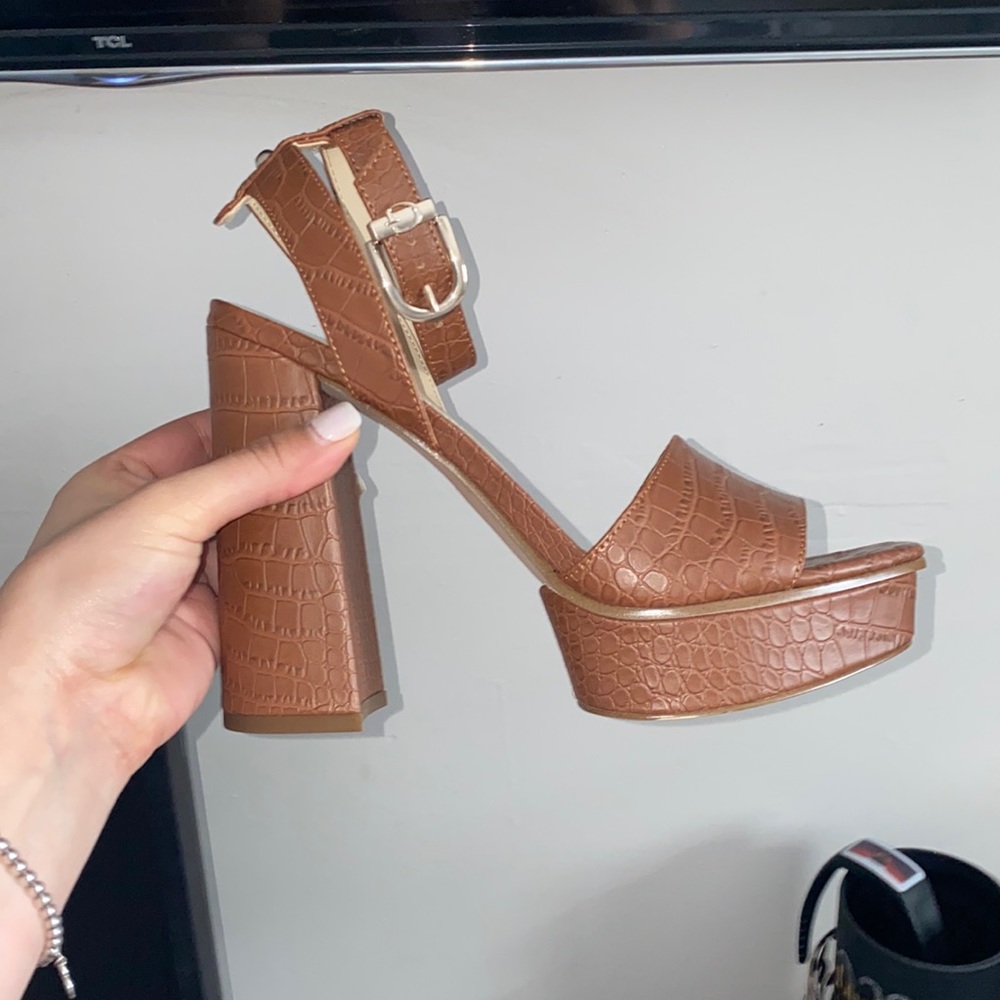 Guess wedge